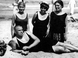 Владимир Маяковский, поездки в Крым (1913-1928), отзывы о чудесной природе и плохом сервисе Владимир Маяковский, поездки в Крым (1913-1928), отзывы о чудесной природе и плохом сервисе