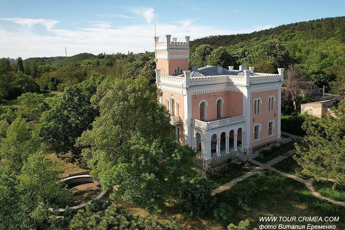 Усадьба Кесслера-Ферсмана в Лозовое (Симферопольский район). Май 2022 г. Усадьба Кесслера-Ферсмана в Лозовое (Симферопольский район). Май 2022 г.