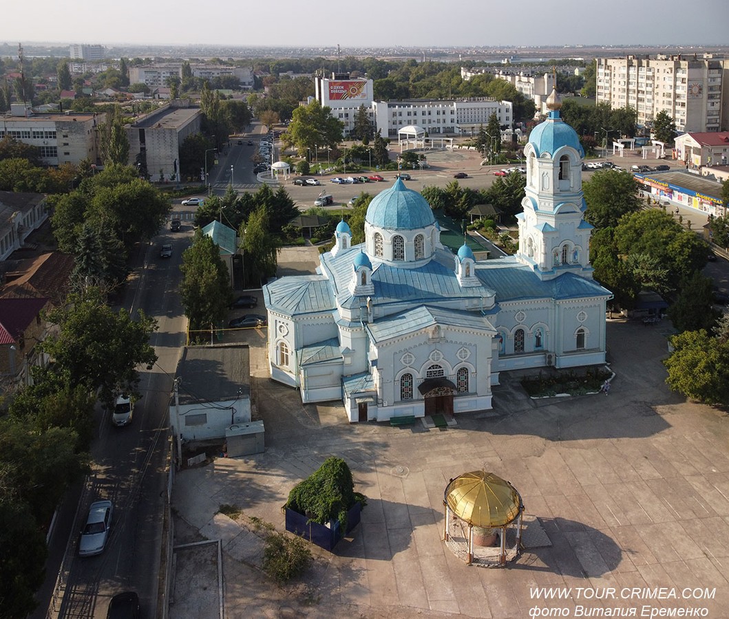 Свято-Ильинский храм в Саках. Вид с высоты птичьего полета. Свято-Ильинский храм в Саках. Вид с высоты птичьего полета.
