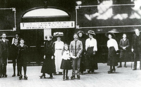 Первый в России зал для катания на роликовых коньках - Симферополь, 1903 Первый в России зал для катания на роликовых коньках - Симферополь, 1903