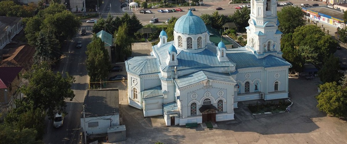 Свято-Ильинский храм в Саках. Вид с высоты птичьего полета. Свято-Ильинский храм в Саках. Вид с высоты птичьего полета.