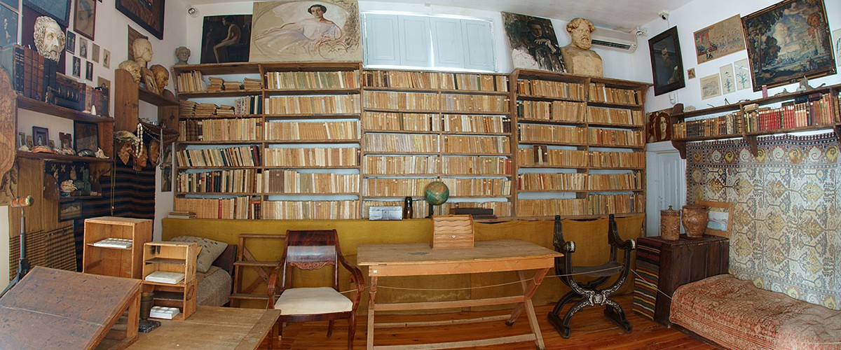 Открытие книжной экспресс-выставки в Коктебеле, посвященной 135-летию со дня рождения Николая Гумилева и Владислава Ходасевича. Открытие книжной экспресс-выставки в Коктебеле, посвященной 135-летию со дня рождения Николая Гумилева и Владислава Ходасевича.