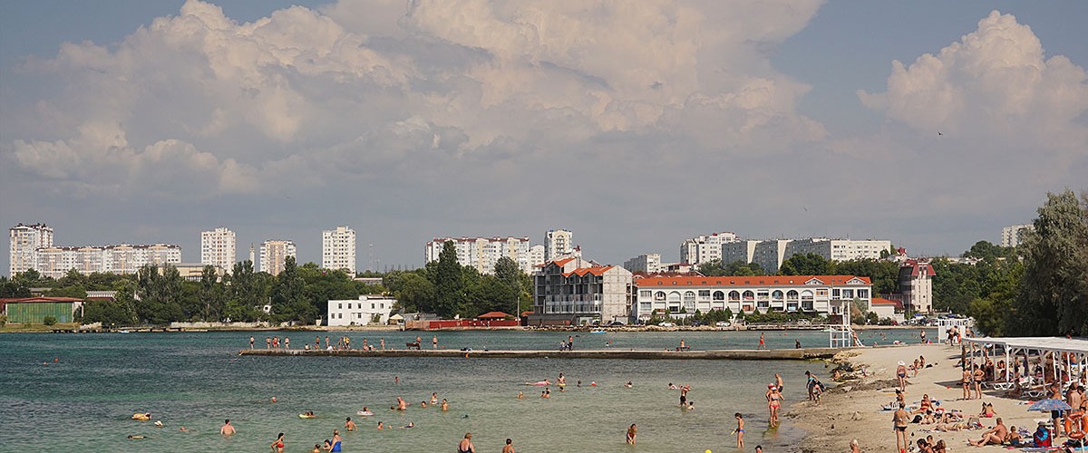 Пляж Омега в Севастополе.