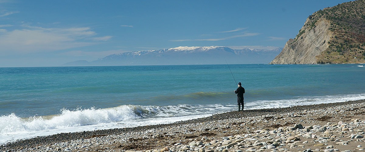 Февраль в Крыму. Тепло на море, а в горах лежит еще снежок! Февраль в Крыму. Тепло на море, а в горах лежит еще снежок!